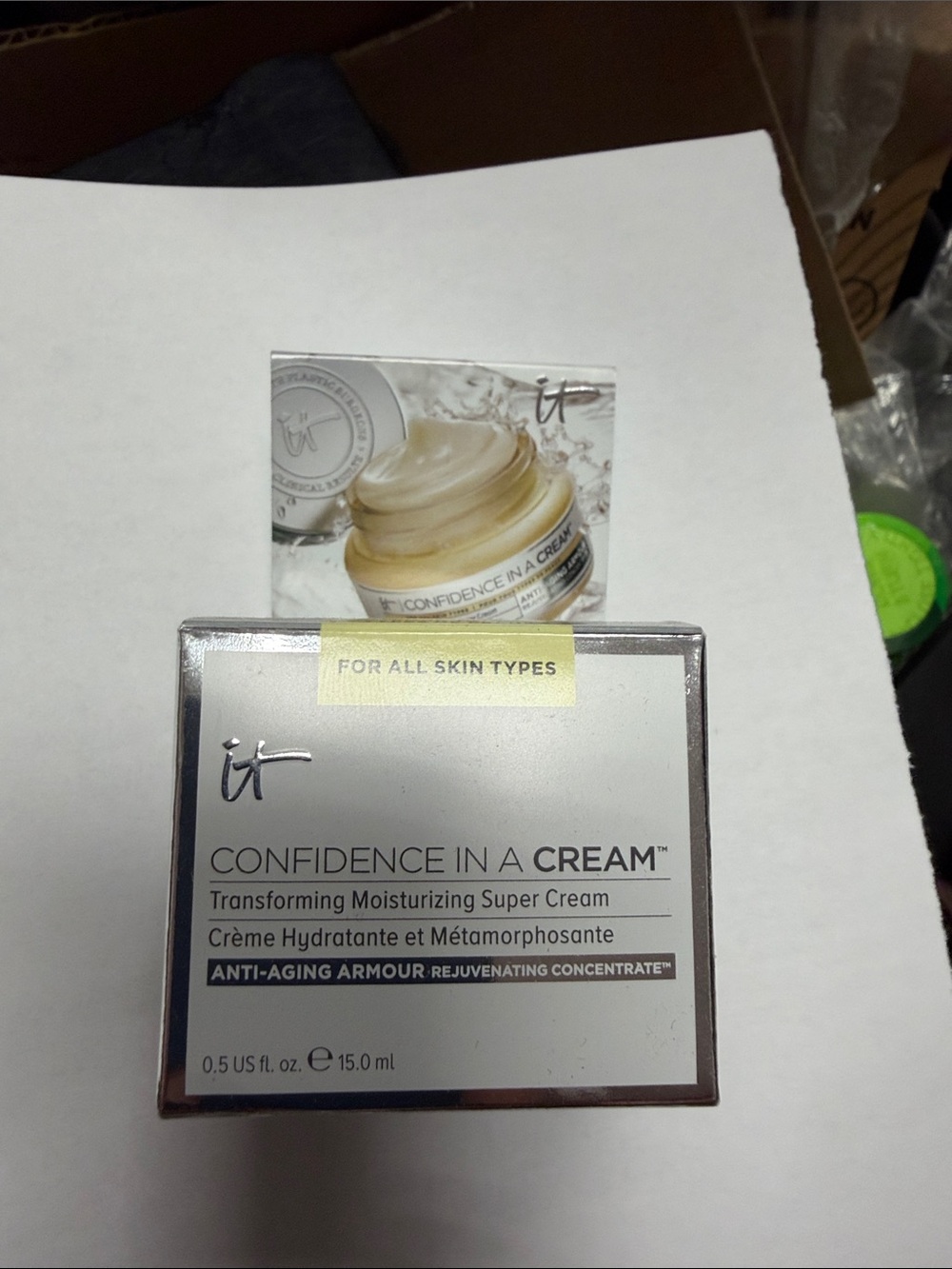 it cosmetics Confidence in a Cream Moisturizing Super Cream - White, Cream